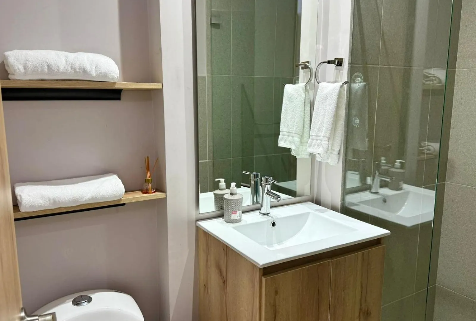 Confort Andino Moderno Tu Retiro Cerca De Unicentro Bogotá Apartahotel